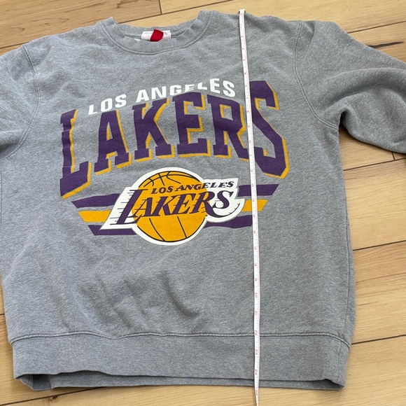 Mitchell & Ness Los Angeles Lakers Gray Crewneck with Purple & Gold Logo - Picture 8 of 9
